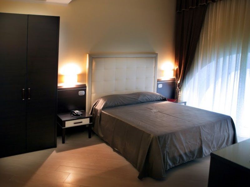 Hotel Ferdinando II Naples Luaran gambar